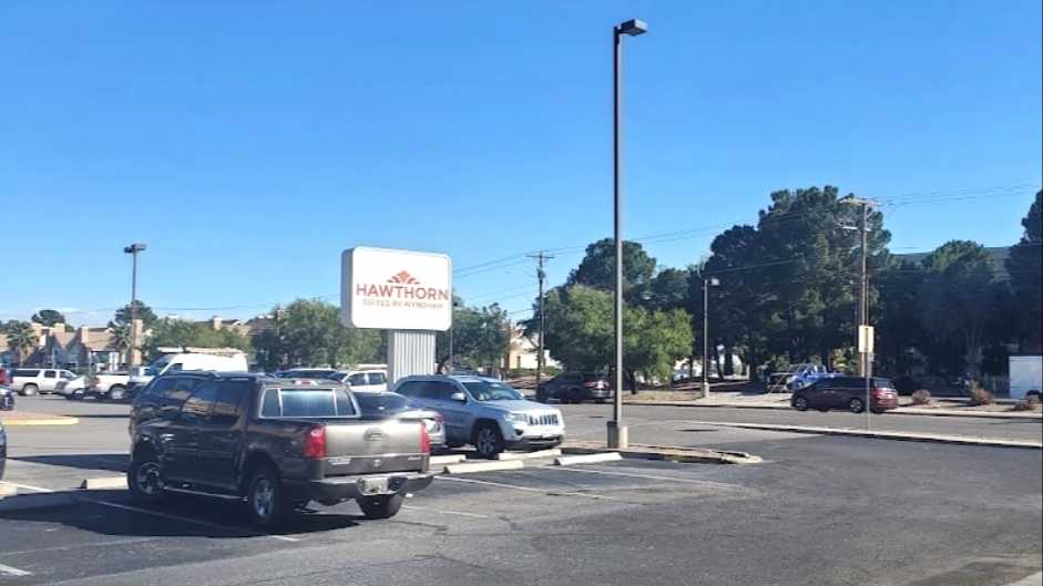 Hawthorn Suites by Wyndham El Paso Airport Parking