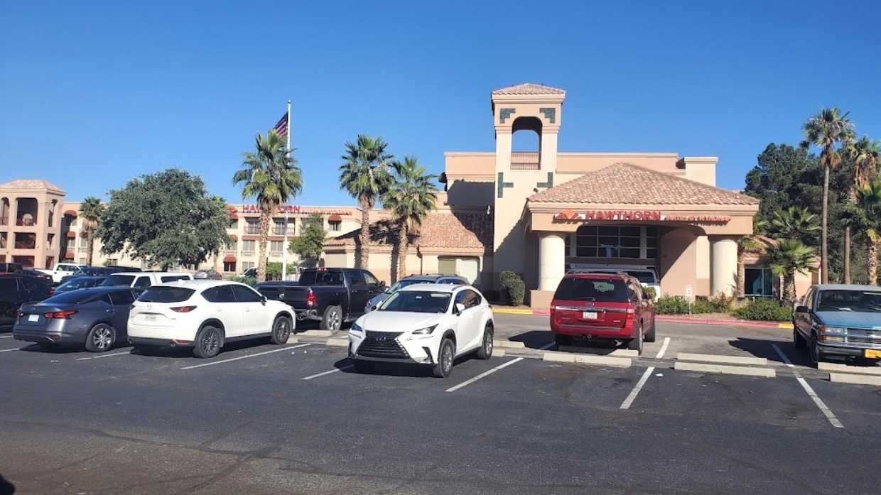 Hawthorn Suites by Wyndham El Paso Airport Parking