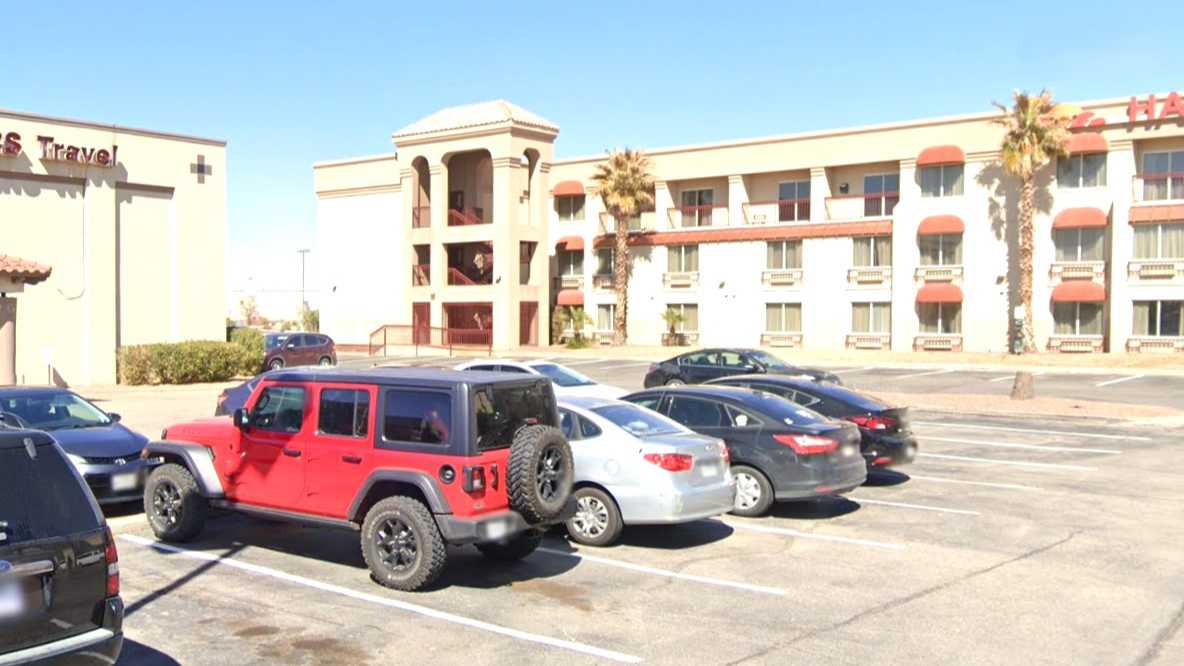 Hawthorn Suites by Wyndham El Paso Airport Parking
