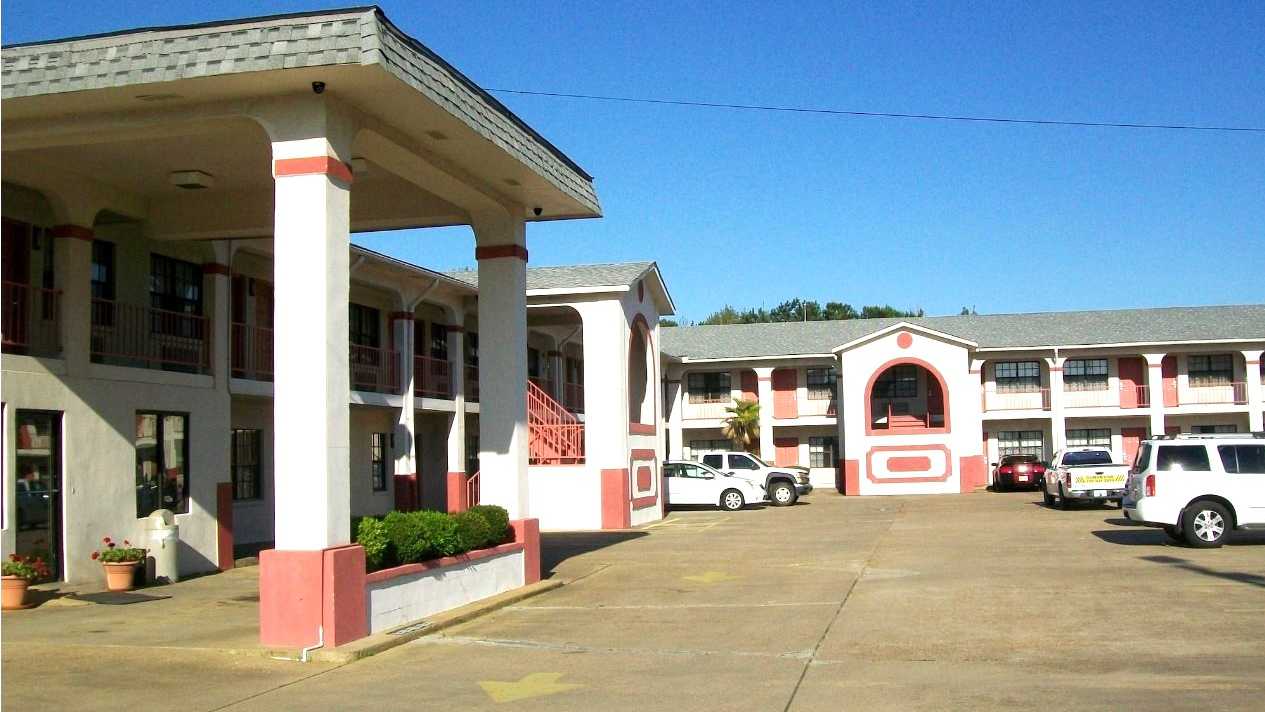 Americas Best Value Inn MEI Airport Parking
