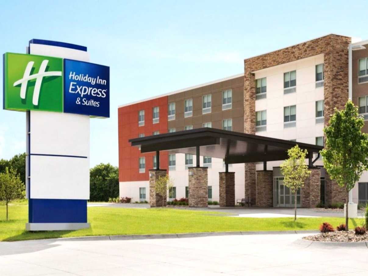 Holiday Inn Express & Suites Tampa Stadium Long Term Parking
