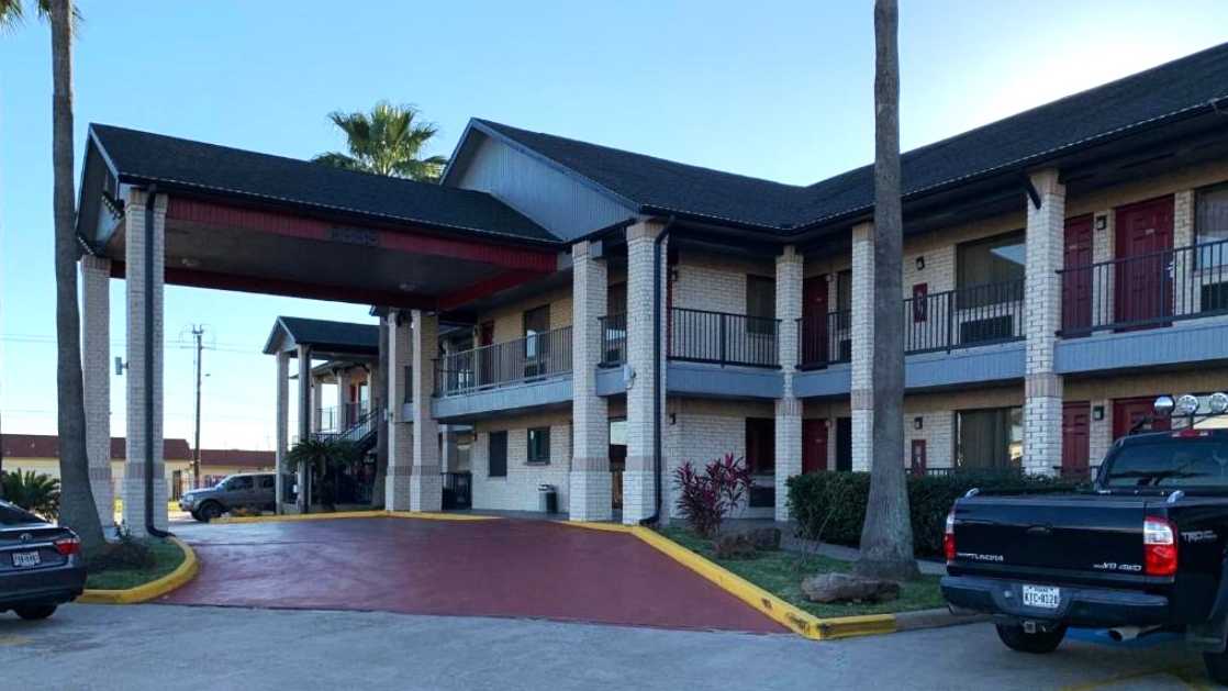 Americas Best Value Inn HOU Airport Parking