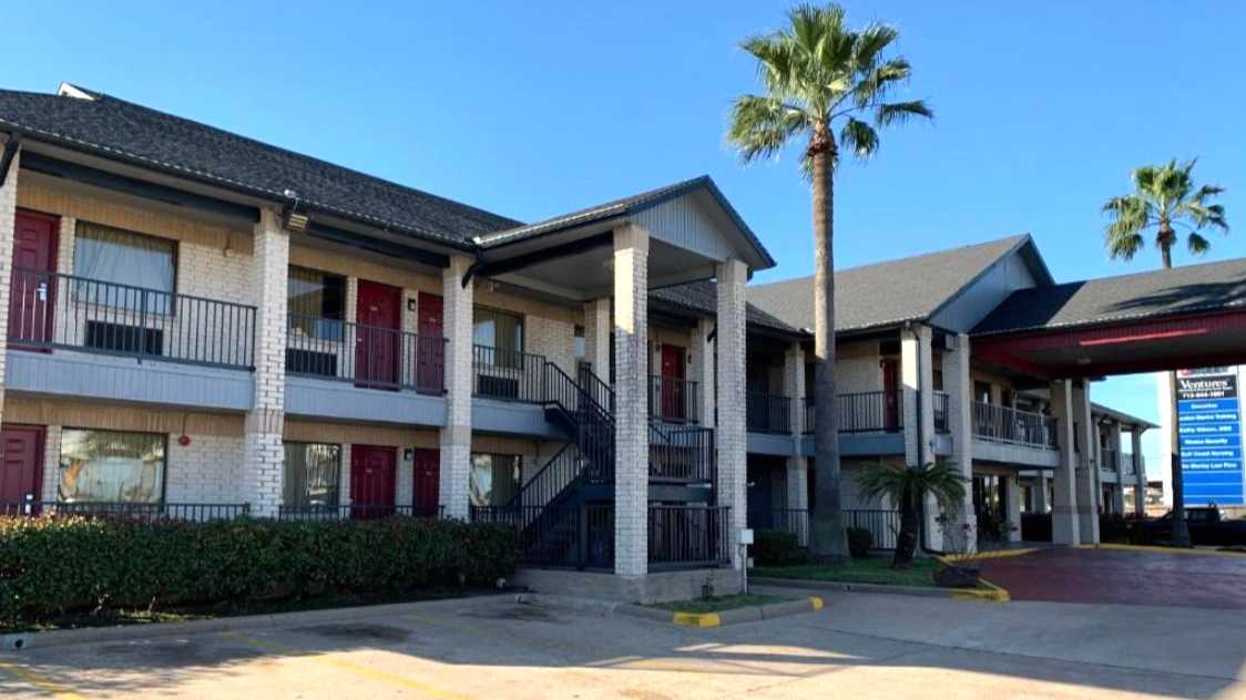 Americas Best Value Inn HOU Airport Parking