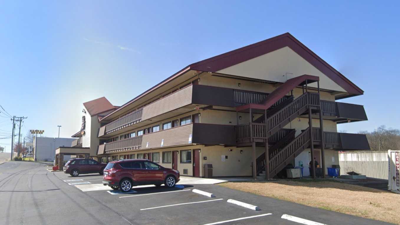 Red Roof PLUS+ BNA Airport Parking