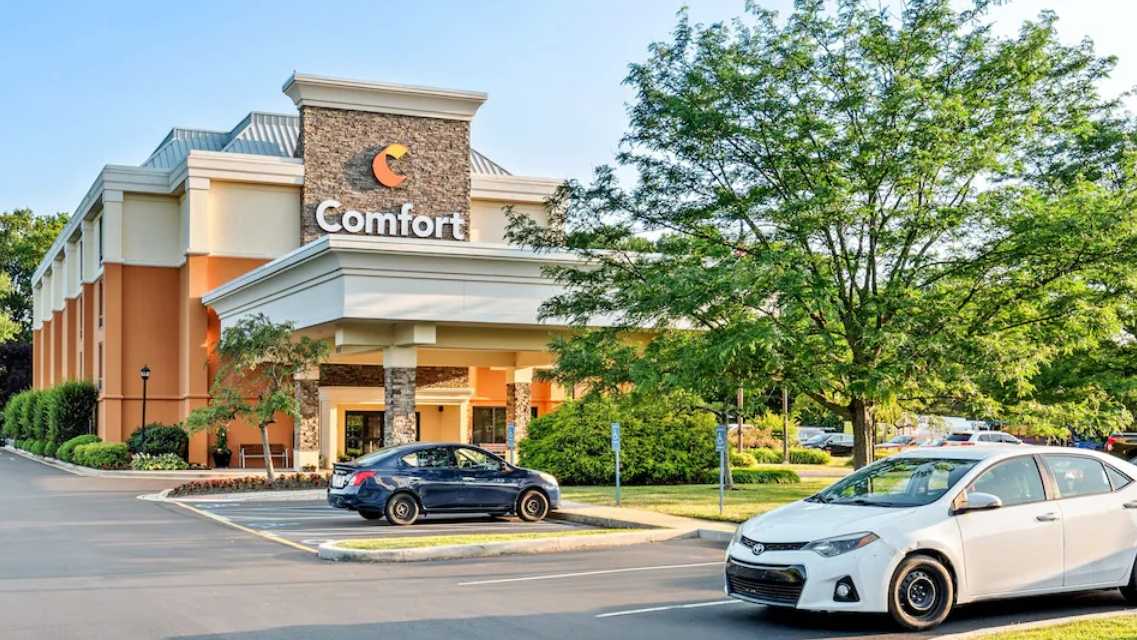 Comfort Inn Suites NCL Airport Parking 