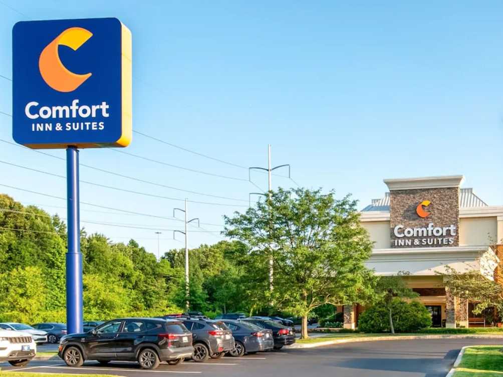 Comfort Inn Suites NCL Airport Parking 