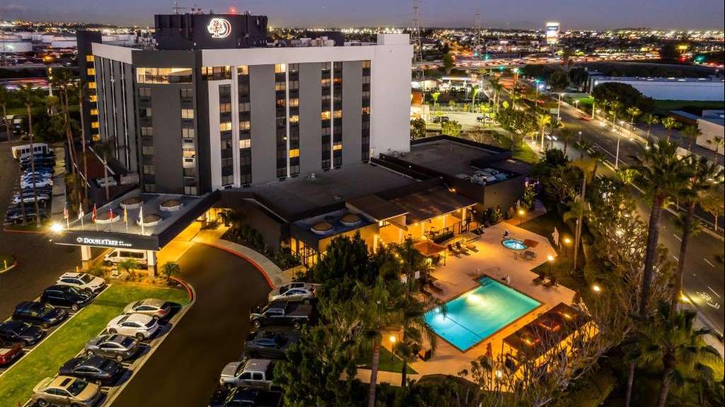 DoubleTree by Hilton LGB Airport Parking