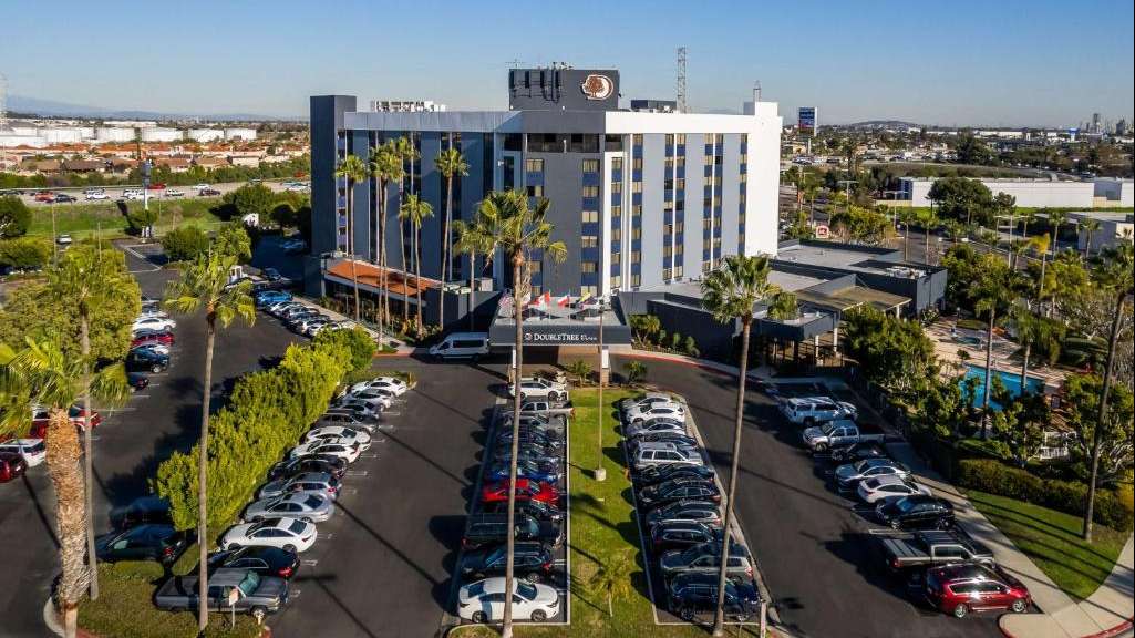 DoubleTree by Hilton LGB Airport Parking