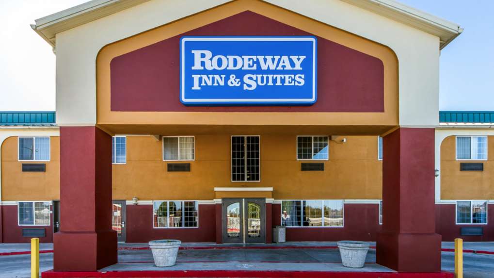 Motel 6 TUL Airport Parking