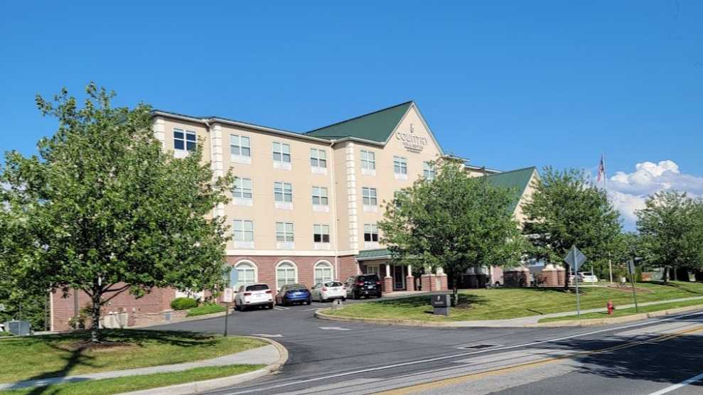 Country Inn & Suites MDT Airport Parking