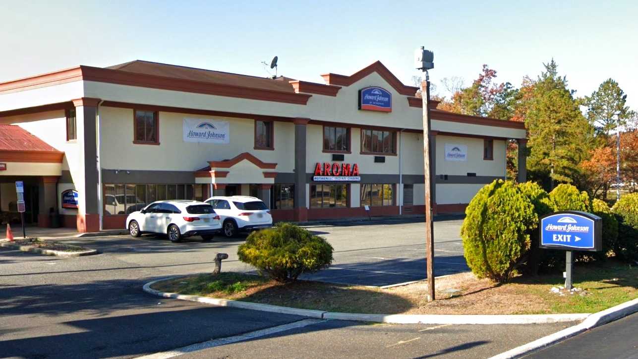 Howard Johnson by Wyndham ACY Airport Parking