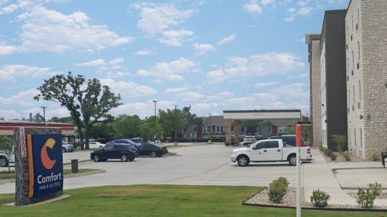 Comfort Inn and Suites West DFW Airport Parking