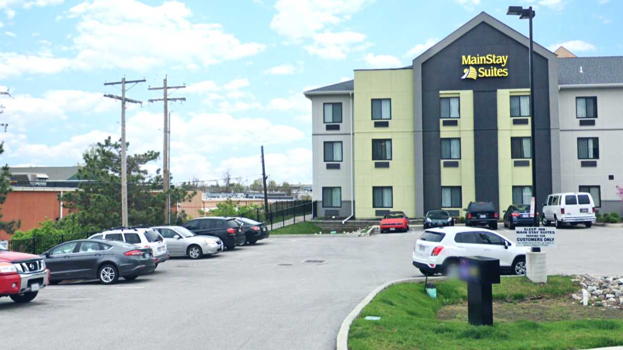  MainStay Suites STL Airport Parking