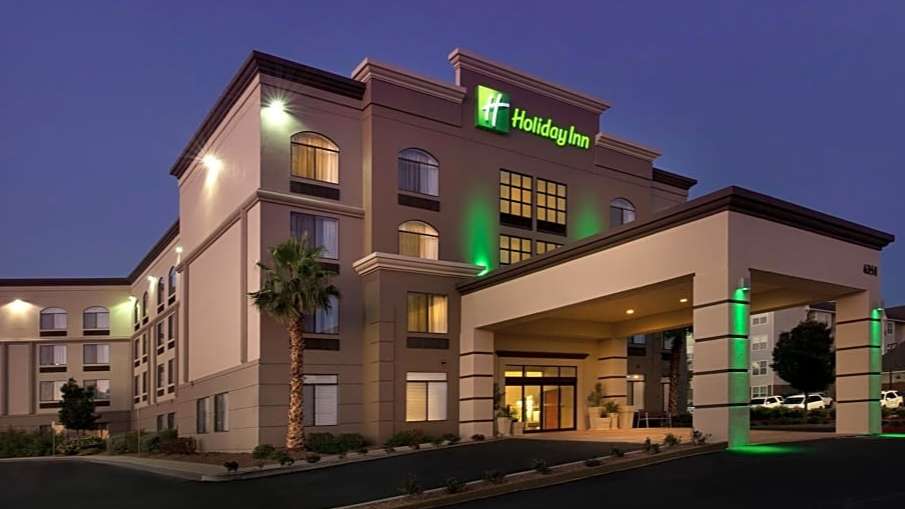 Holiday Inn Express ELP Airport Parking