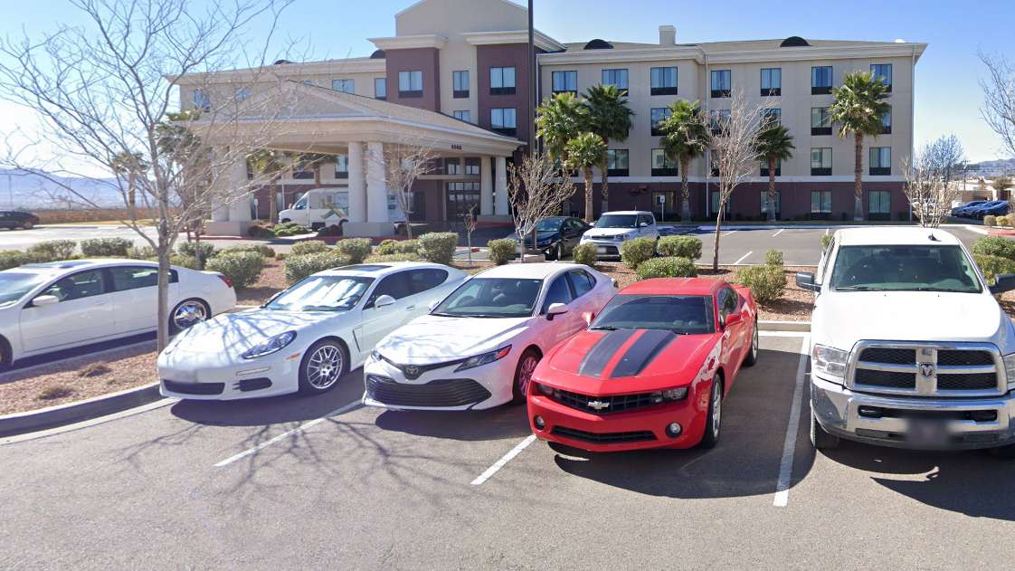 Holiday Inn Express ELP Airport Parking
