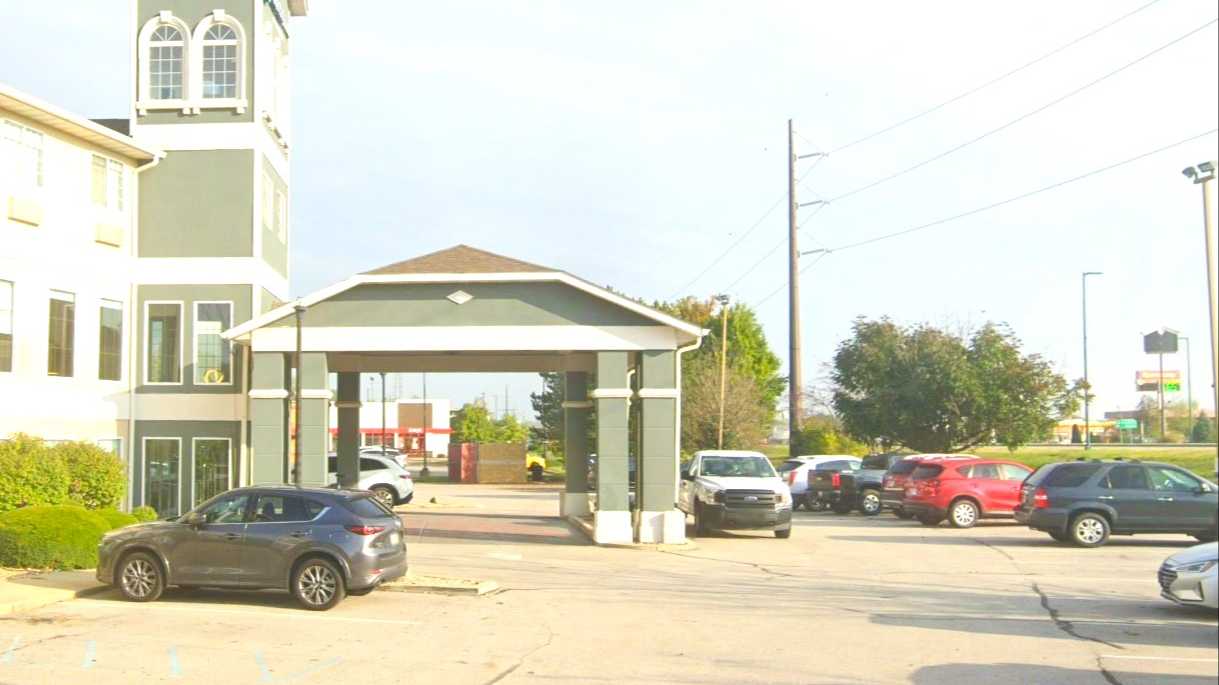 Clarion Pointe IND Airport Parking