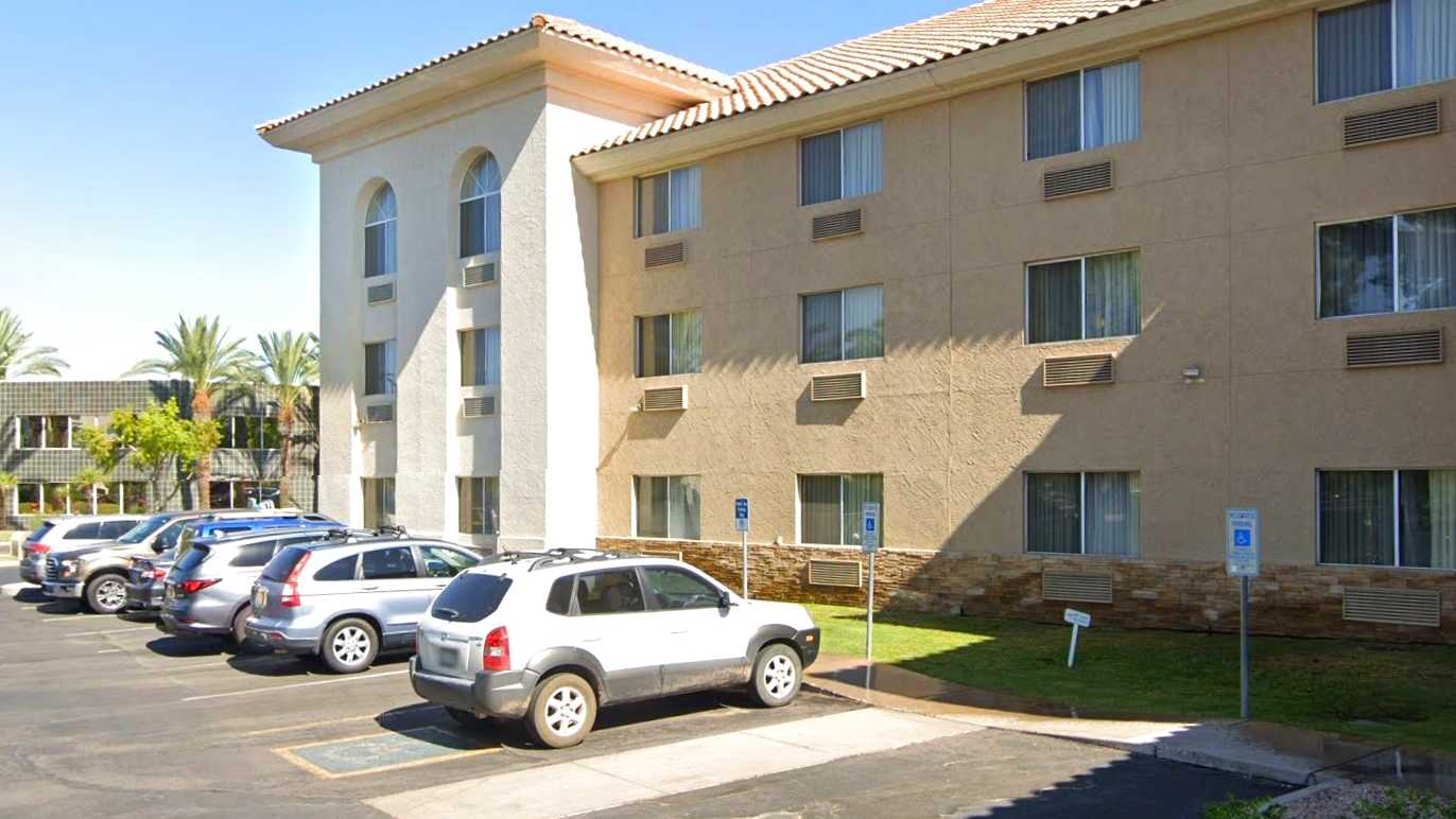 Country Inn & Suites by Radisson PHX Airport Parking 