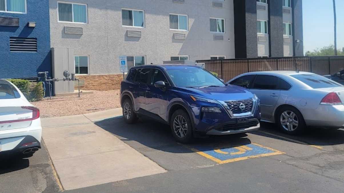 Country Inn & Suites by Radisson PHX Airport Parking 