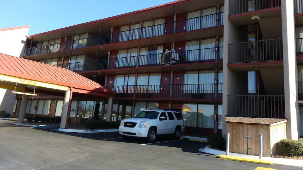 Parkway INN BHM Airport Parking