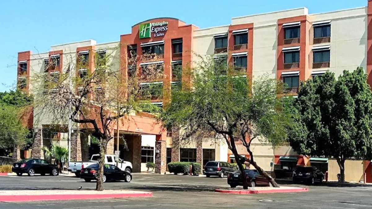 Holiday Inn Express & Suites PHX Airport Parking 