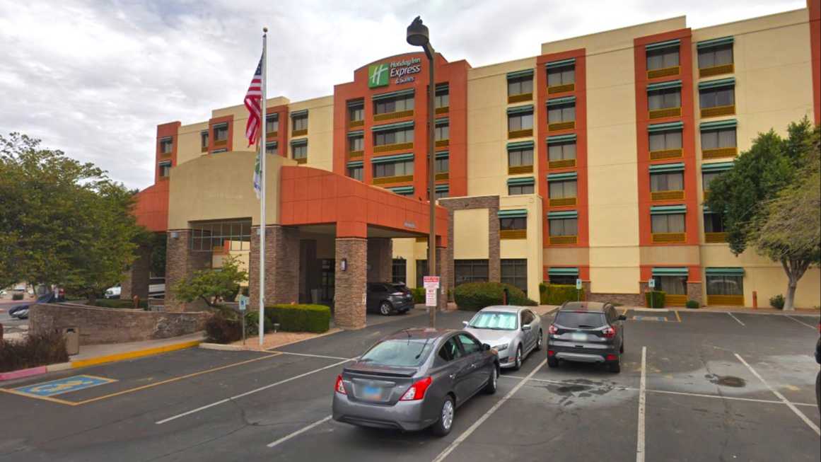 Holiday Inn Express & Suites PHX Airport Parking 
