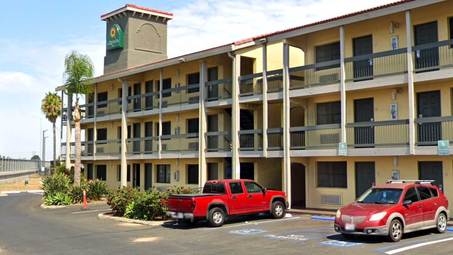 La Quinta Inn by Wyndham SNA Airport Parking 