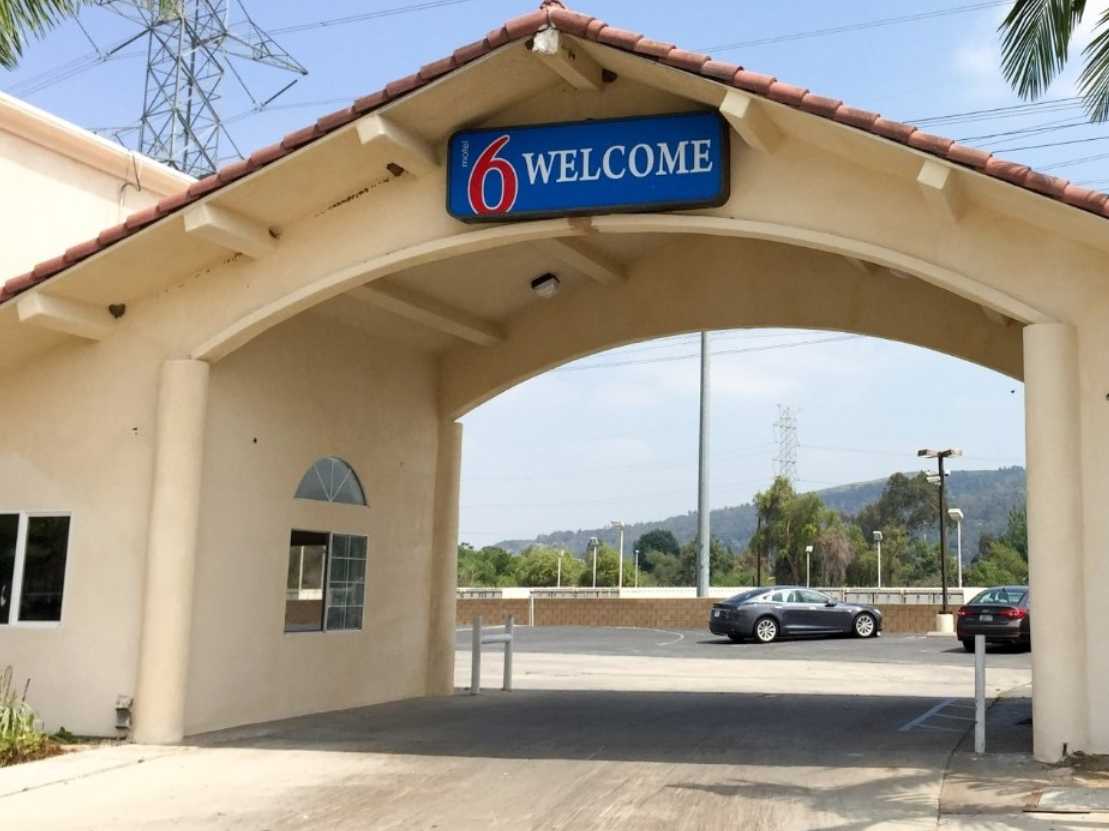 Motel 6 South EMT Airport Parking 