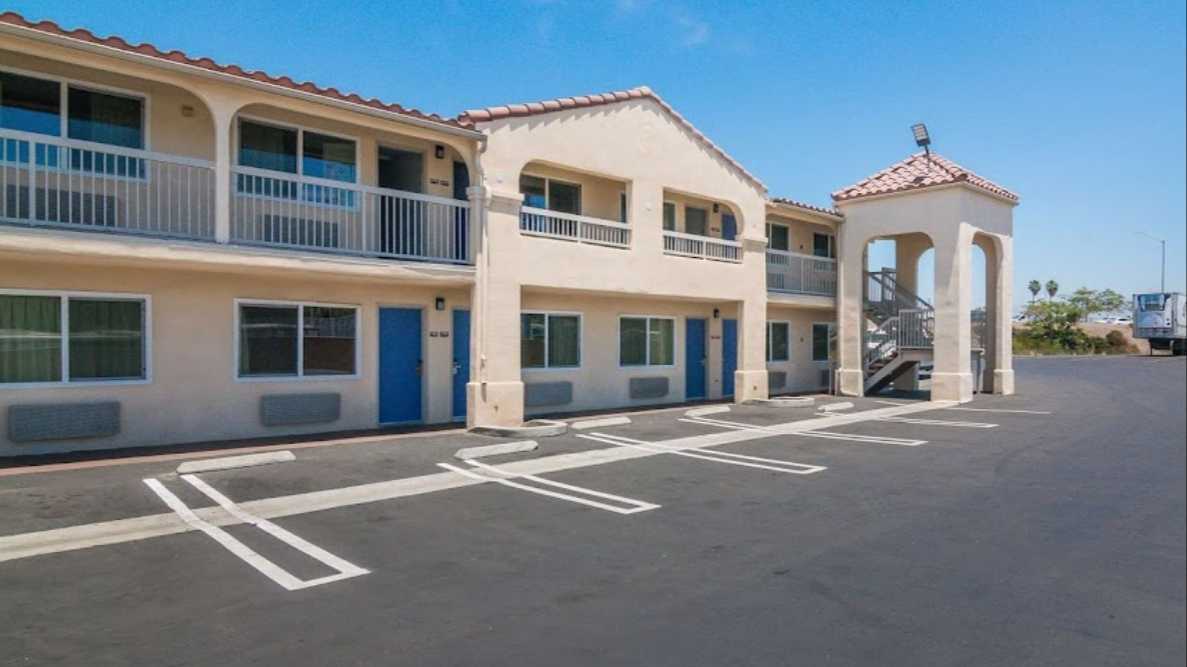 Motel 6 South EMT Airport Parking 