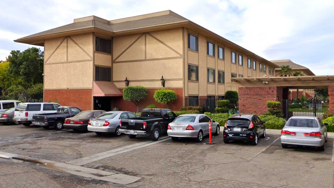University Square Hotel FAT Airport Parking 