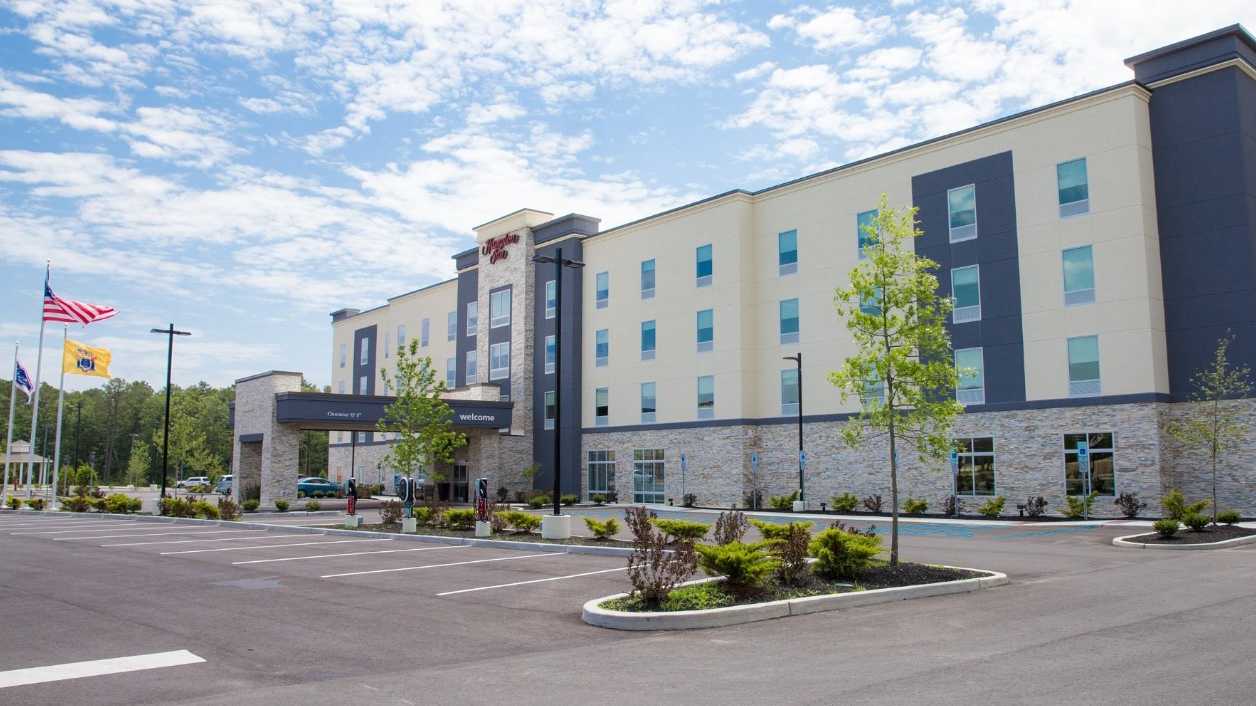 Hampton Inn ACY Airport Parking