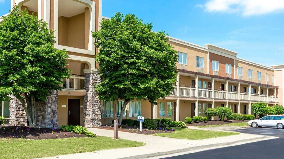 Days Inn by Wyndham CVG Airport Parking