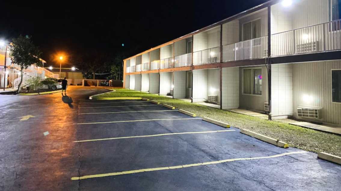 Host Inn DAB Airport Parking