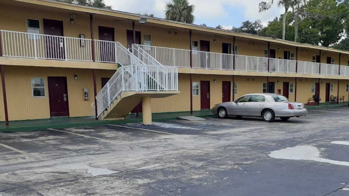 Royal Inn DAB Airport Parking