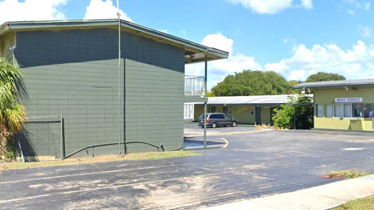 Royal Inn DAB Airport Parking