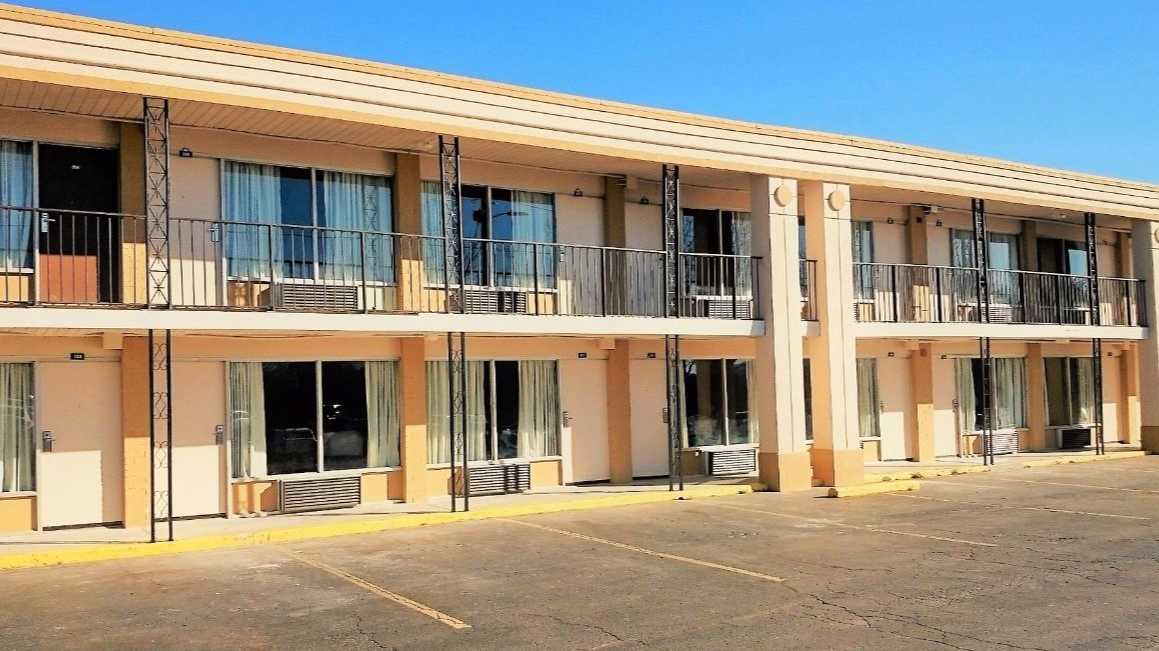 Super 8 by Wyndham AVL Airport Parking