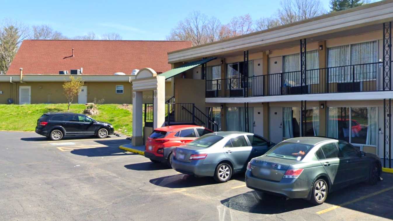 Super 8 by Wyndham AVL Airport Parking