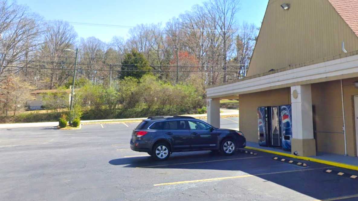 Super 8 by Wyndham AVL Airport Parking
