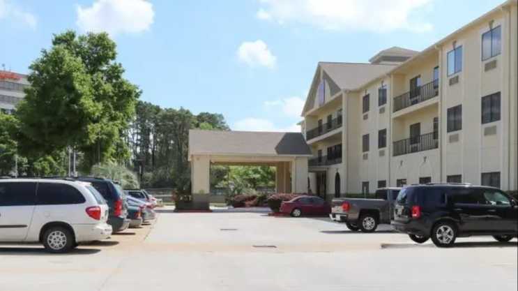 Comfort Suites IAH Airport Parking