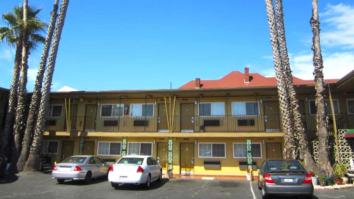 Civic Center Lodge Airport Parking