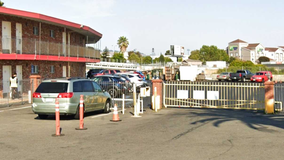 Garden Inn and Suites OAK Airport Parking