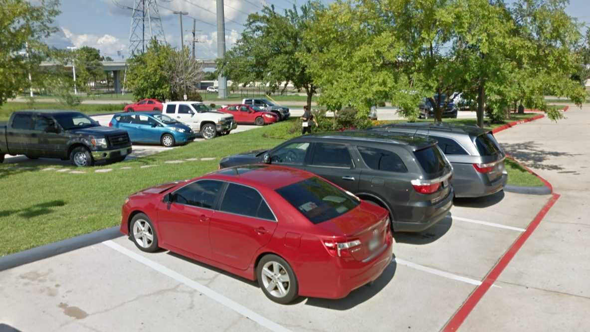 Country Inn and suites IAH Airport Parking