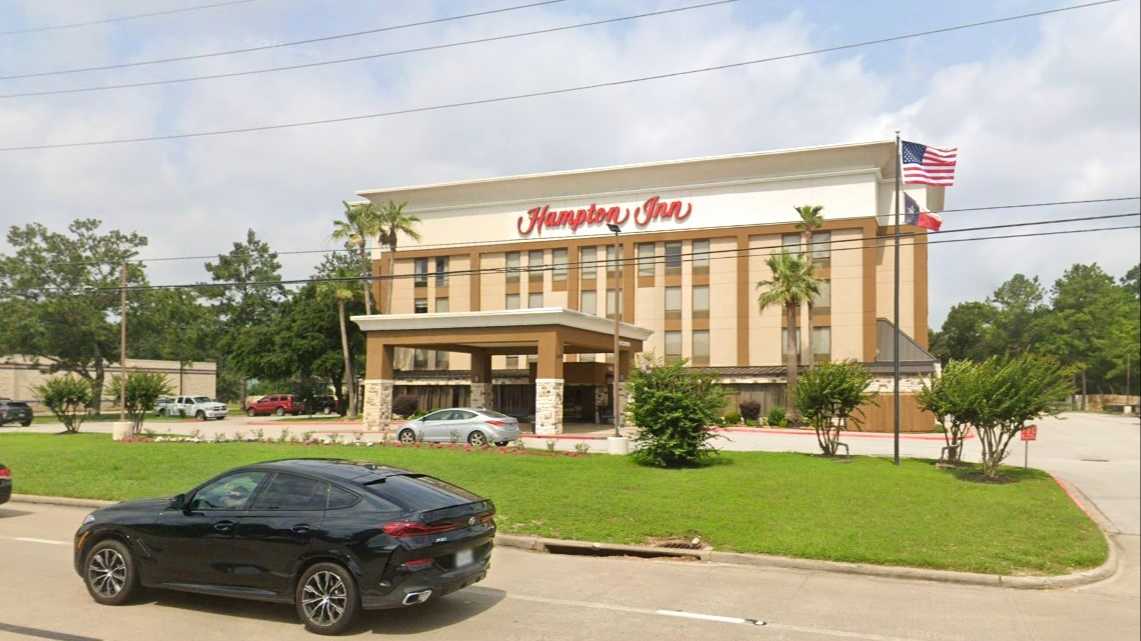 Hampton Inn IAH Airport Parking