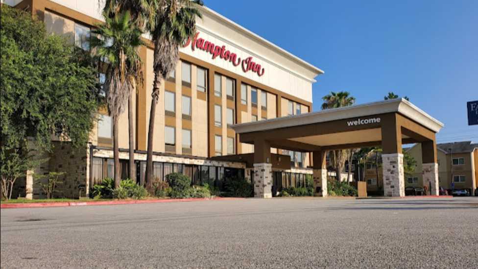 Hampton Inn IAH Airport Parking