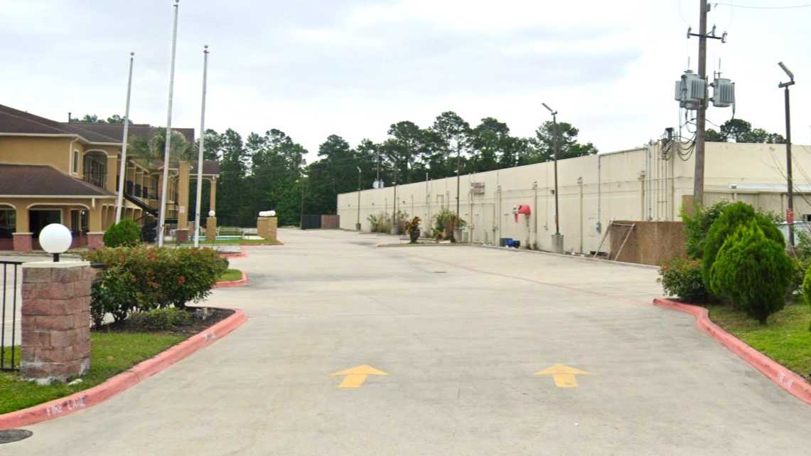 Belleza Inn and suites IAH Airport Parking