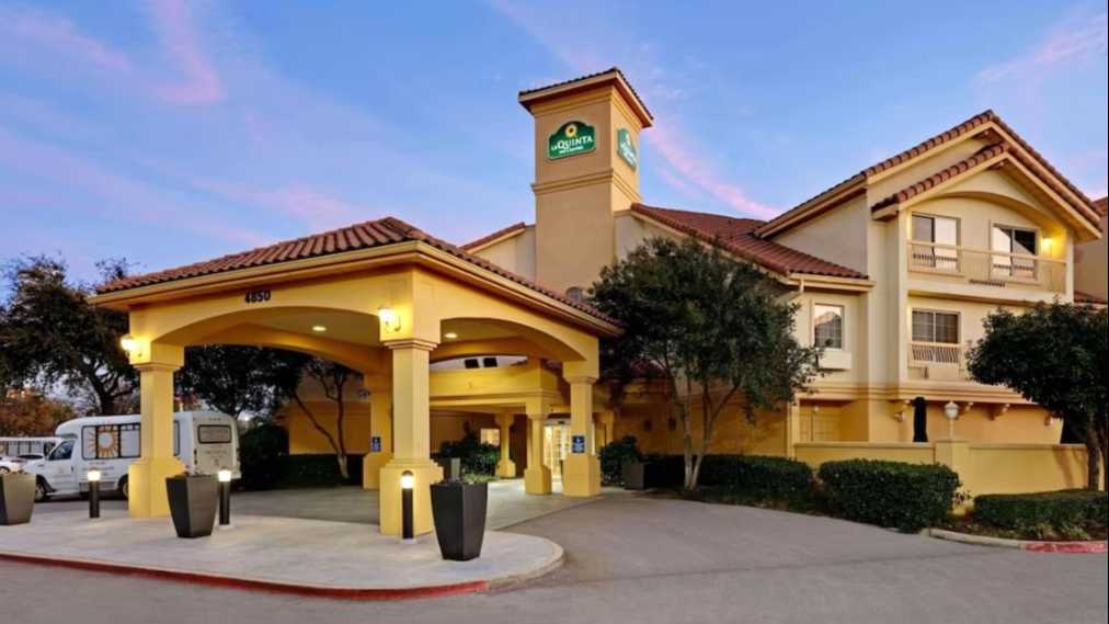 La Quinta Inn & Suites by Wyndham Dallas DFW Airport North