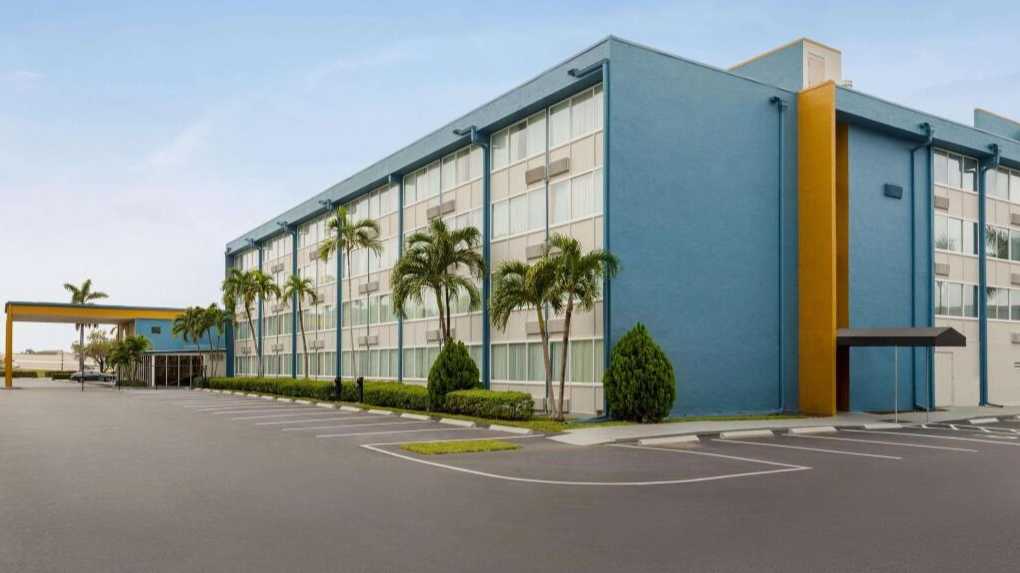 enVision Hotel Port of Miami Cruise Parking