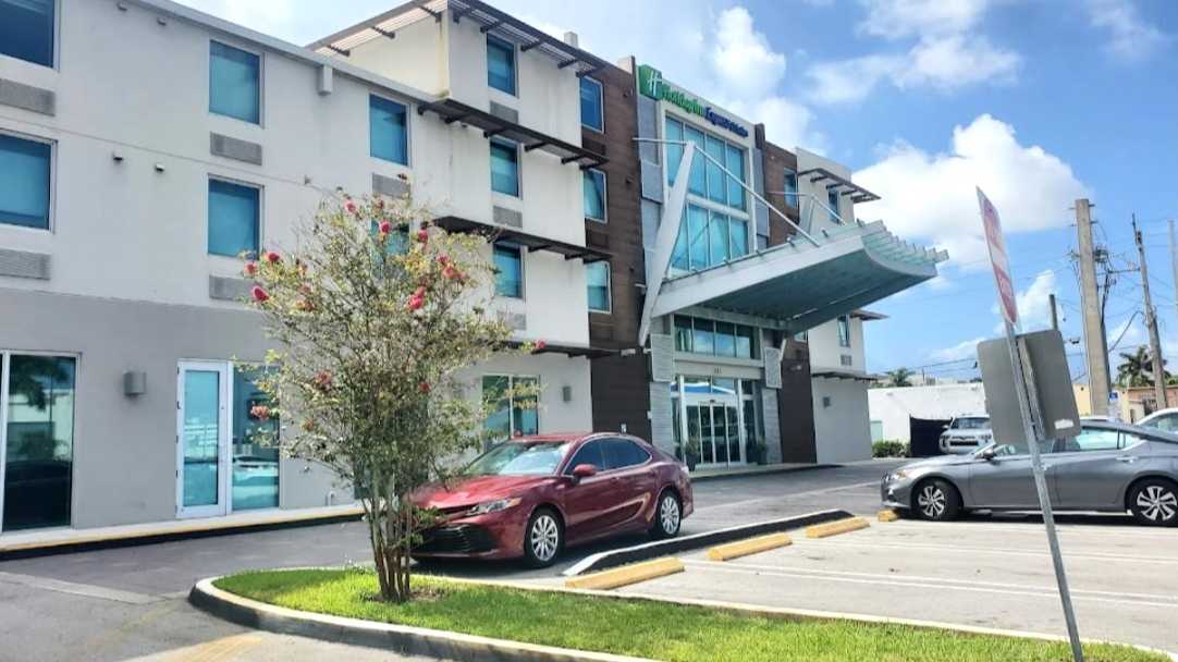Holiday Inn Express & Suites Port Of Miami Cruise Parking
