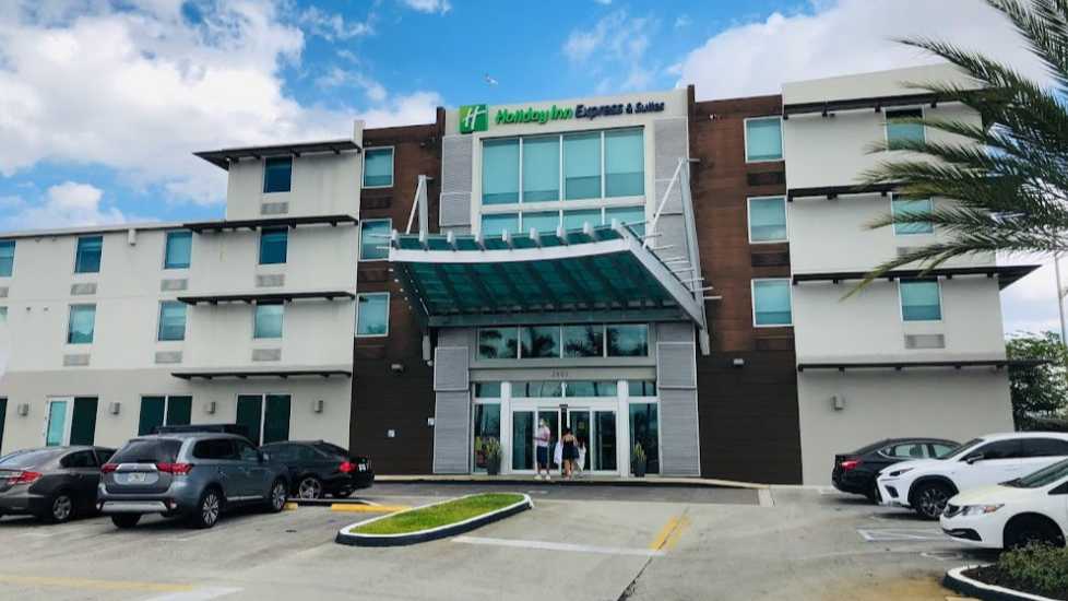 Holiday Inn Express & Suites Port Of Miami Cruise Parking