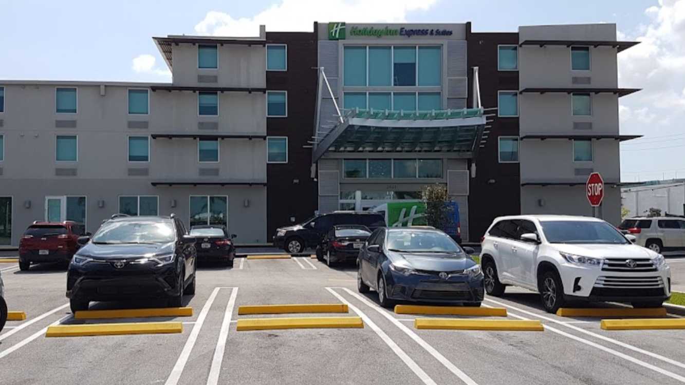 Holiday Inn Express & Suites Port Of Miami Cruise Parking