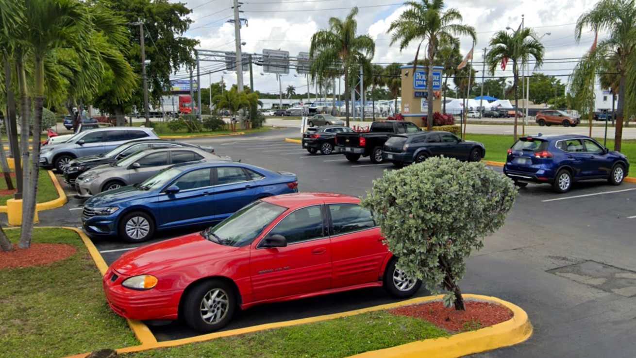 Rodeway Inn & Suites Port Everglades Cruise Parking